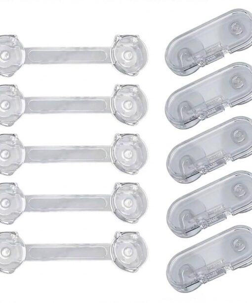 מנעולי בטיחות לילדים מפלסטיק שקוף המסודרים בשתי עמודות; מושלמים למניעת תאונות בבית לפעוטות, עם שישה מנעולים ובסיסים דביקים תואמים על רקע לבן. אידיאליים ליישום פשוט של אמצעי הגנה על מכשירי חשמל ורהיטים.